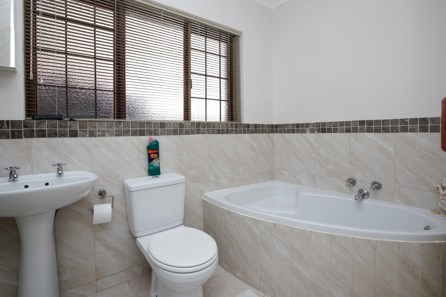 3 Bedroom Property for Sale in Glencairn Western Cape